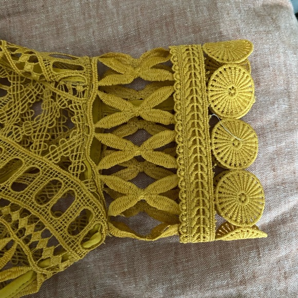a. moss Tops - A. Moss Yellow Lace Women's long sleeve top w bell - ladies M